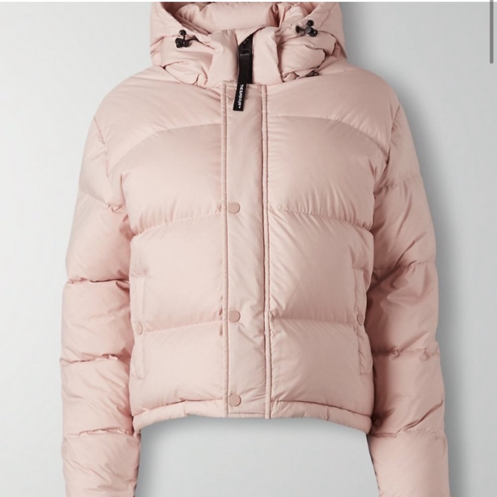 Aritzia Super Puff Shorty in rose cloud pink